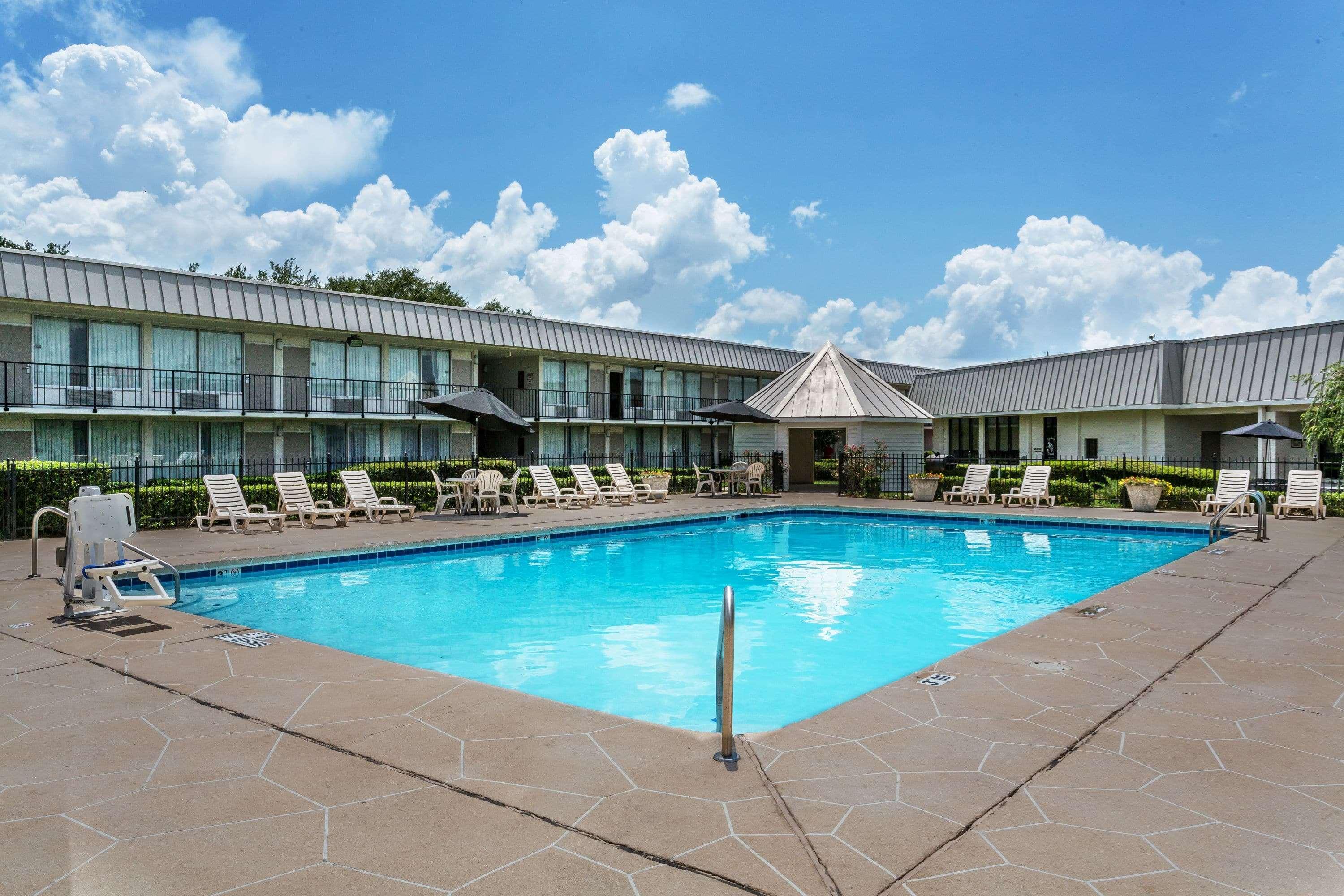 Ramada By Wyndham Houma Hotel Exterior foto