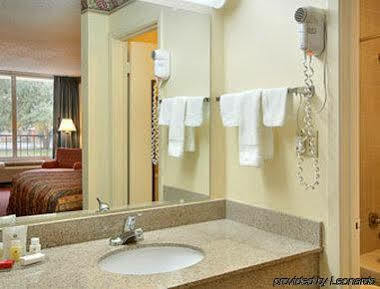 Ramada By Wyndham Houma Hotel Exterior foto